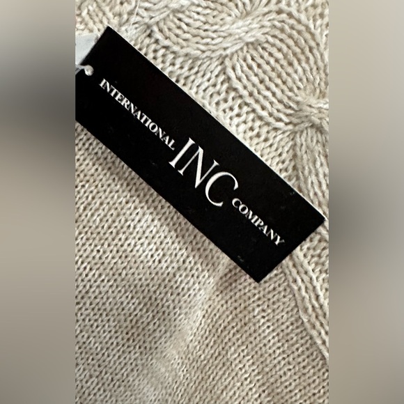 ✨NWT✨ INC International Concepts: Women’s Cable Knit Poncho- One Size Fits Most - Picture 5 of 10